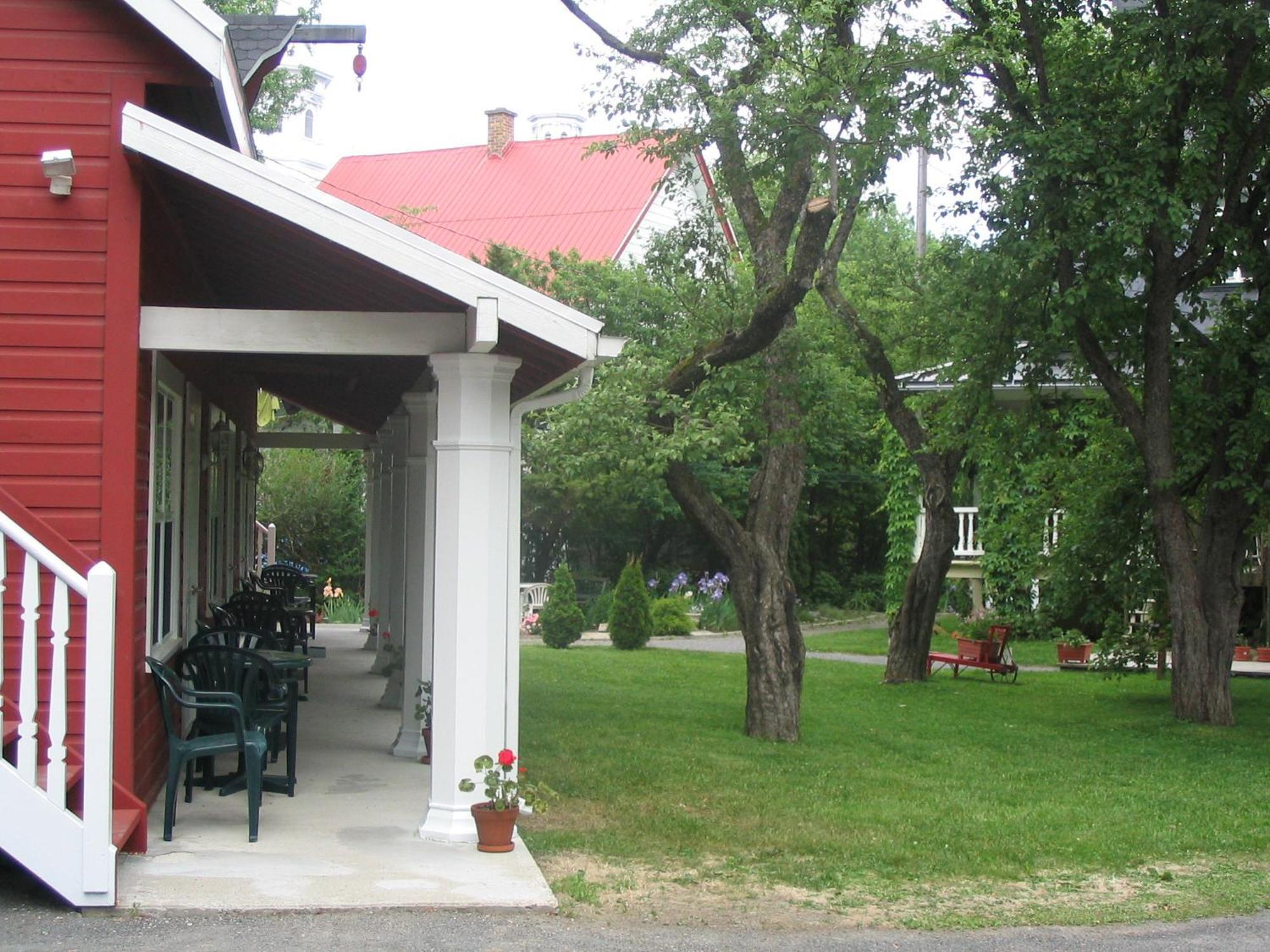Aux Petits Oiseaux Citqo96751 Hotel Baie-Saint-Paul Exterior photo